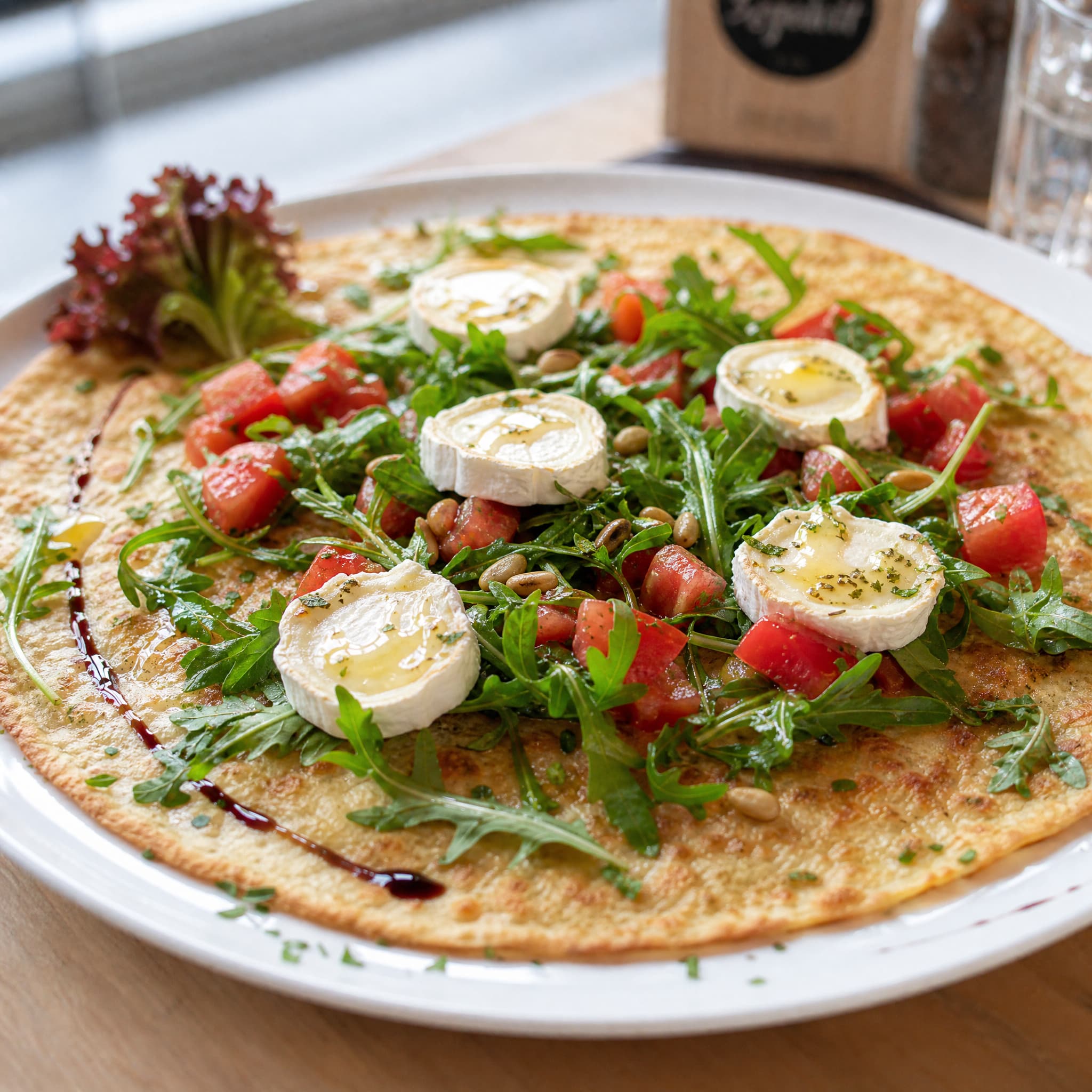 Pfannkuchen mit Rucola und Ziegenkäse